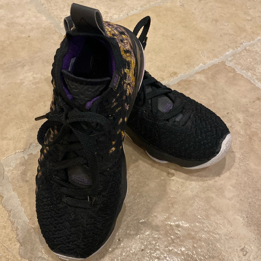 Nike Boys LeBron Basketball Shoes